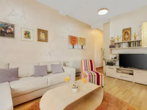 Rent, apartment, 47m², Kotor, Crna Gora - image 1