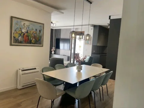 Prodaja, trosoban stan, 98m², Dobrota, Kotor