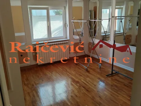 Rent, four bedroom apartment, 130m², Voždovac, Voždovac Sve Podlokacije - image 7