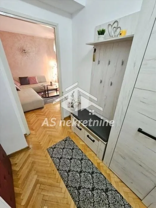 Izdavanje, trosoban stan, 85m², Slavija, Vračar Sve Podlokacije