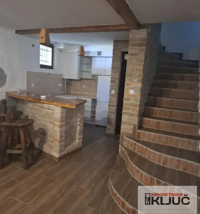 Izdavanje, jednosoban stan, 45m², Centar, Novi Sad