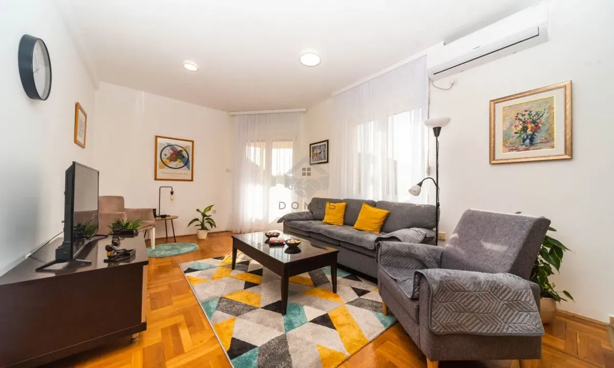 Izdavanje, jednosoban stan, 55m², Momišići, Podgorica