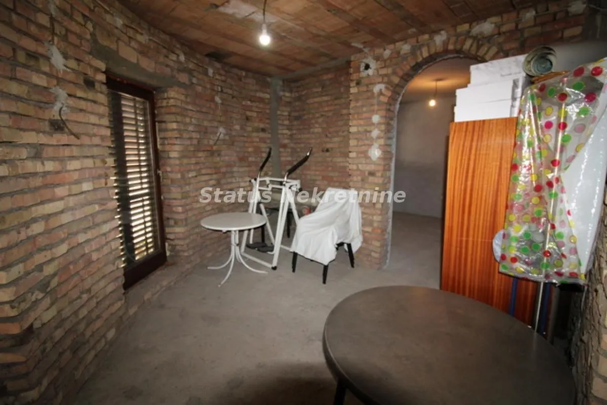 Prodaja, kuća, 416m², Sremska Mitrovica, Srbija