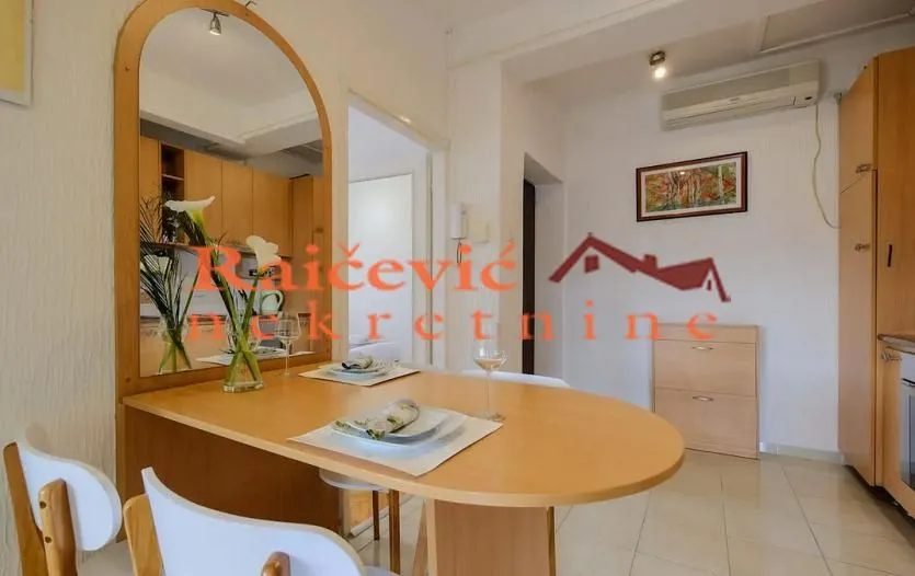 Rent, three bedroom apartment, 60m², Stari Grad, Beograd