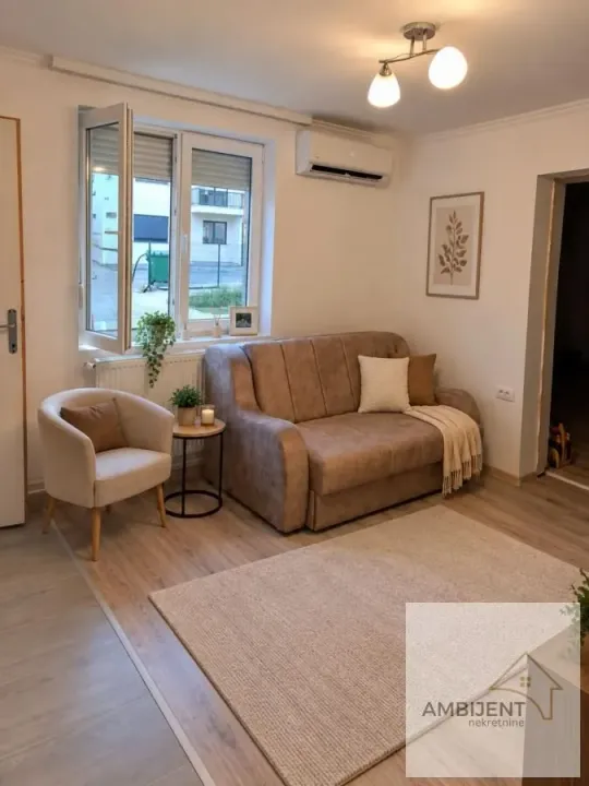Prodaja, kuća, 91m², Centar, Inđija