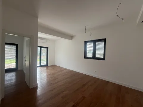 Sale, one bedroom apartment, 48m², Dumidran, Tivat - image 1