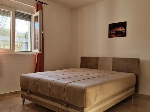 Izdavanje, dvosoban stan, 60m², Polje, Bar - image 11