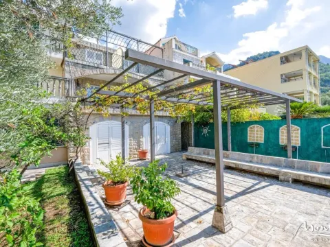 Prodaja, kuća, 375m², Sveti Stefan, Budva - image 2