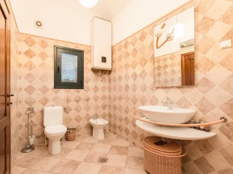 Sale, house, 365m², Dobrota, Kotor - image 15