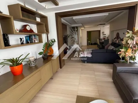 Izdavanje, kuća, 190m², Lipov gaj, Novi Sad Sve Podlokacije - image 2