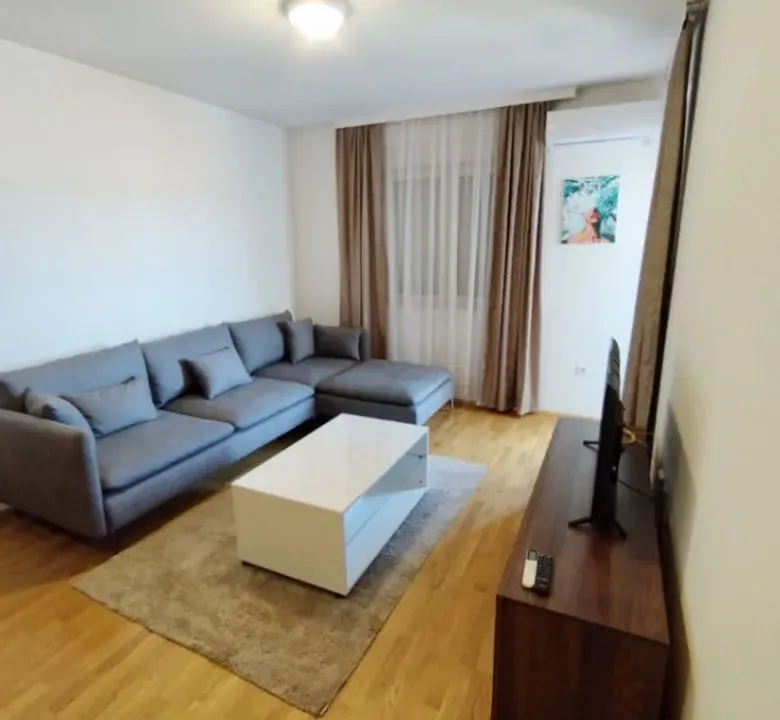 Izdavanje, dvosoban stan, 71m², Stari Aerodrom, Podgorica