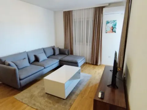 Izdavanje, dvosoban stan, 71m², Stari Aerodrom, Podgorica