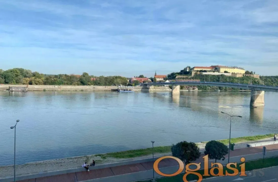 Izdavanje, četvorosoban stan, 130m², Kej, Novi Sad Sve Podlokacije