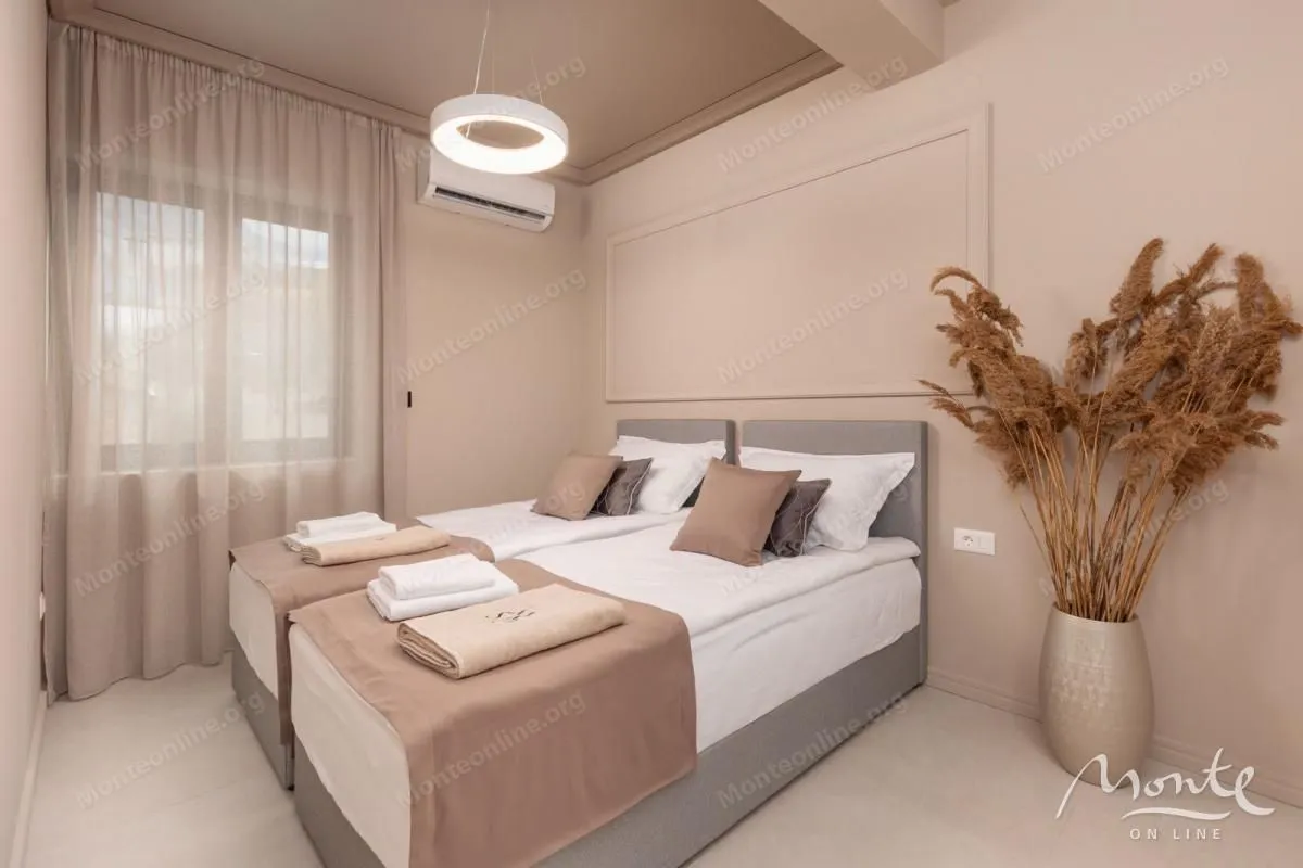 Prodaja, trosoban stan, 191m², Dobrota, Kotor