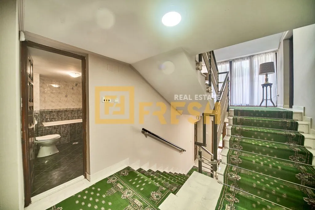 Izdavanje, kuća, 280m², Gorica C, Podgorica