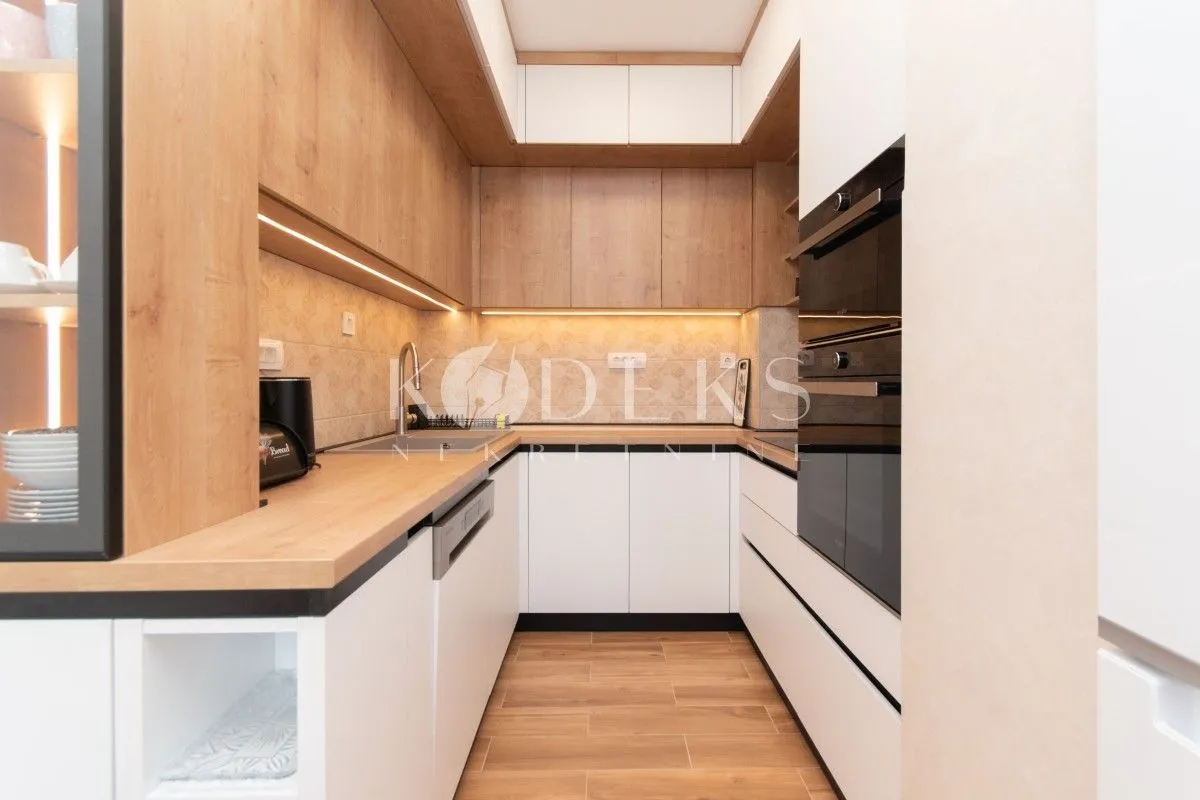 Izdavanje, dvosoban stan, 76m², Centar, Podgorica