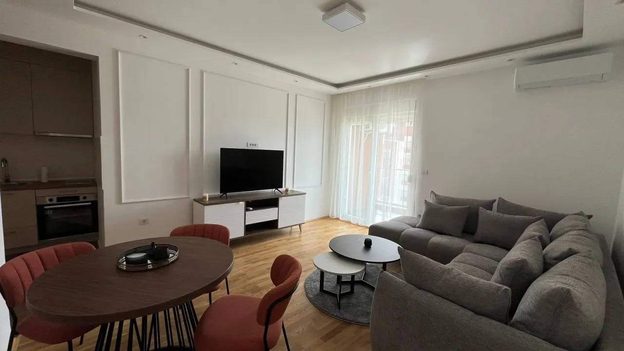 Izdavanje, dvosoban stan, 58m², Stari Aerodrom, Podgorica