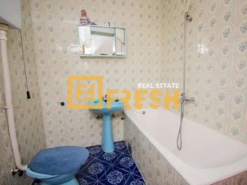 Izdavanje, kuća, 214m², Tološi, Podgorica - image 17