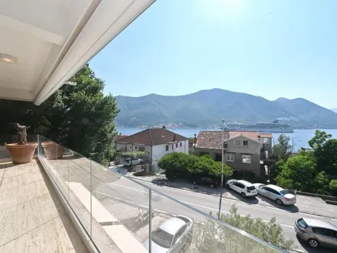 Rent, three bedroom apartment, 130m², Dobrota, Kotor - image 13