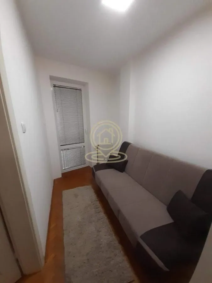 Izdavanje, jednosoban stan, 39m², Bulevar Oslobodjenja, Novi Sad Sve Podlokacije