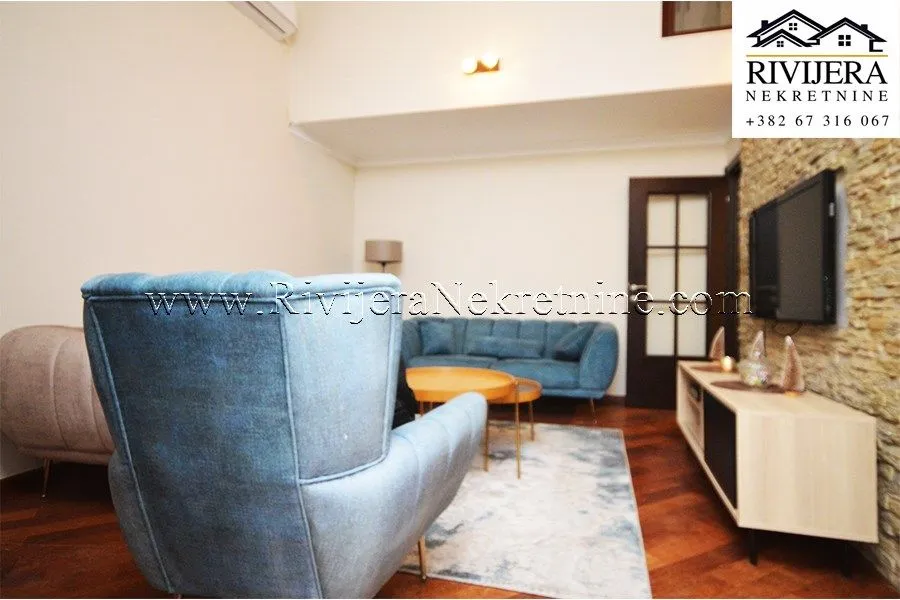 Sale, four bedroom apartment, 105m², Dobrota, Kotor