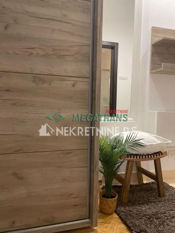 Izdavanje, dvosoban stan, 40m², Bulevar Oslobodjenja, Novi Sad Sve Podlokacije