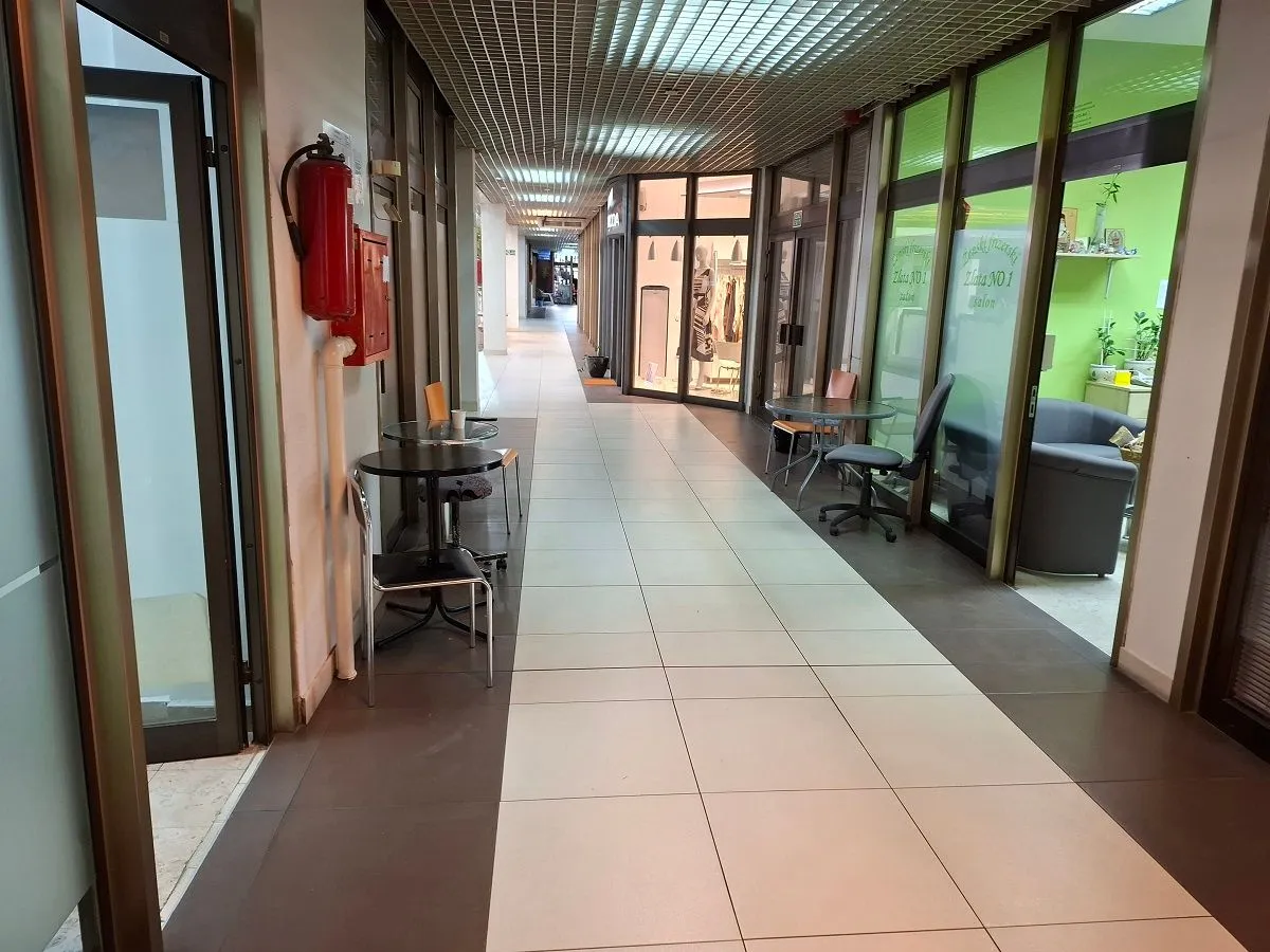 Sale, office space, 26m², Banjica, Voždovac Sve Podlokacije