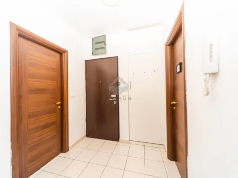 Izdavanje, jednosoban stan, 52m², City Kvart, Podgorica - image 10