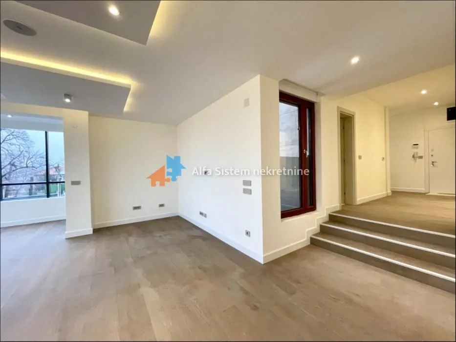Izdavanje, četvorosoban stan, 174m², Savski Venac, Beograd