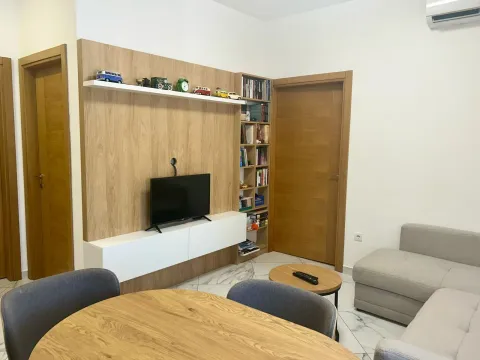 Izdavanje, dvosoban stan, 51m², Kava, Tivat - image 2