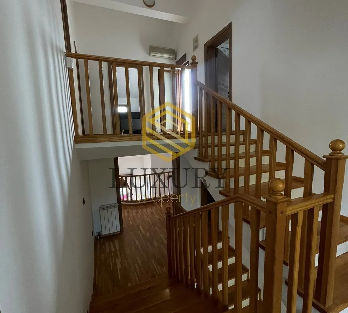 Rent, house, 280m², Centar, Podgorica