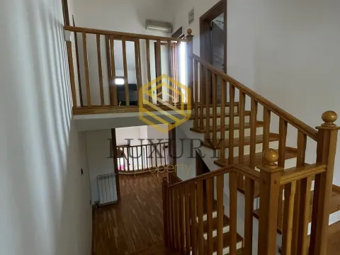 Izdavanje, kuća, 280m², Centar, Podgorica - image 11