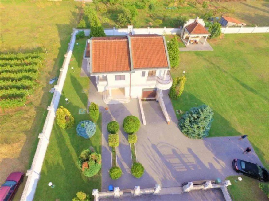 Prodaja, kuća, 320m², Tološi, Podgorica