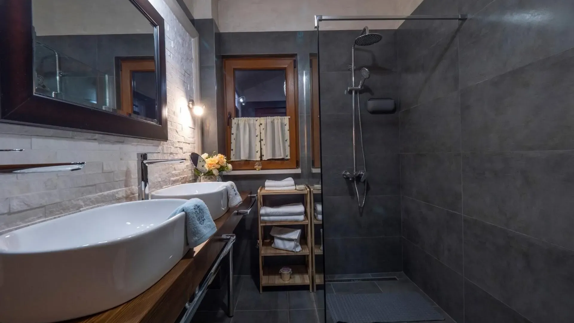 Sale, house, 300m², Zagora, Kotor