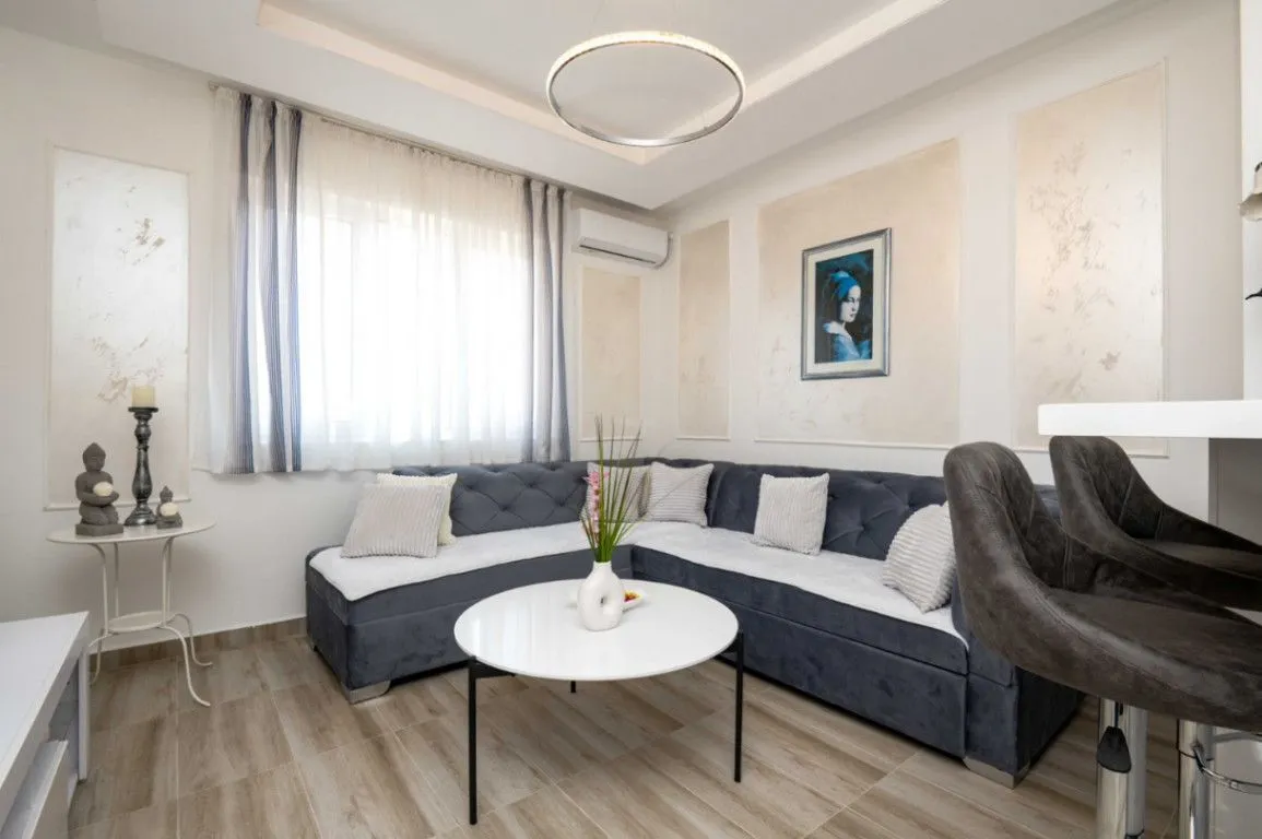 Izdavanje, jednosoban stan, 40m², Centar, Bar