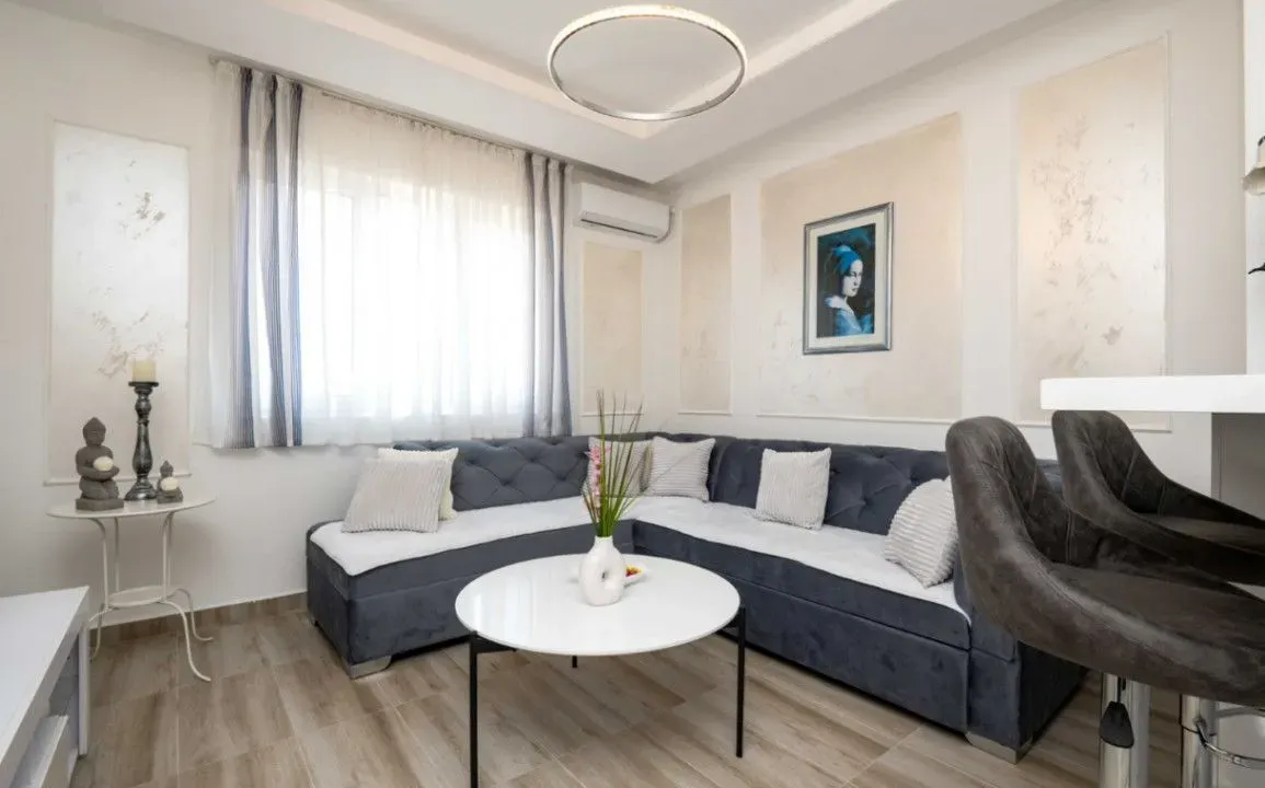 Izdavanje, jednosoban stan, 40m², Centar, Bar