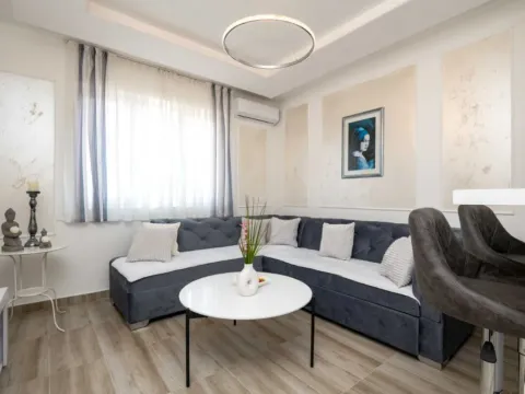 Izdavanje, jednosoban stan, 40m², Centar, Bar