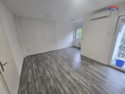 Izdavanje, dvosoban stan, 54m², Železnička Stanica, Novi Sad Sve Podlokacije - image 3