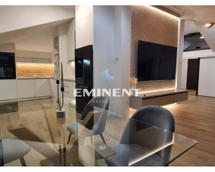 Izdavanje, trosoban stan, 360m², Savski Venac, Beograd