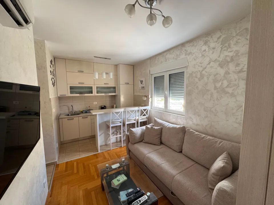 Izdavanje, jednosoban stan, 35m², Centar, Budva