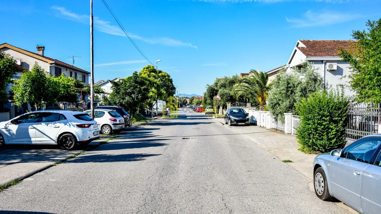 Izdavanje, poslovni prostor, 150m², Stari Aerodrom, Podgorica