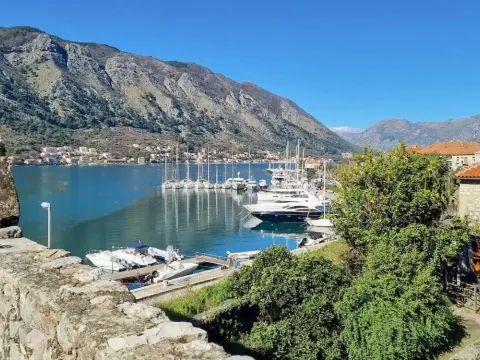 Sale, one bedroom apartment, 42m², Stari Grad Kotor, Kotor - image 16