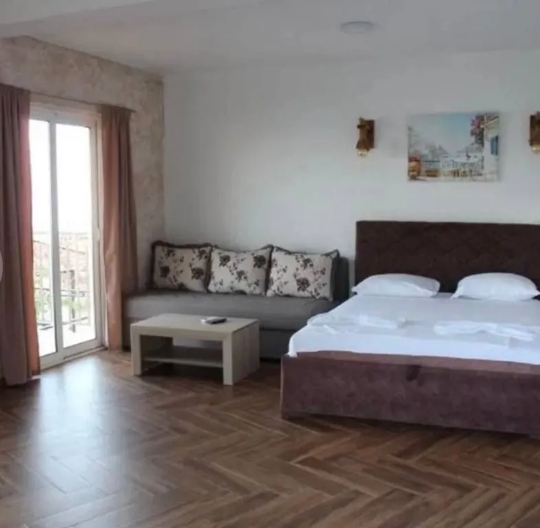Prodaja, kuća, 220m², Dobra Voda, Bar