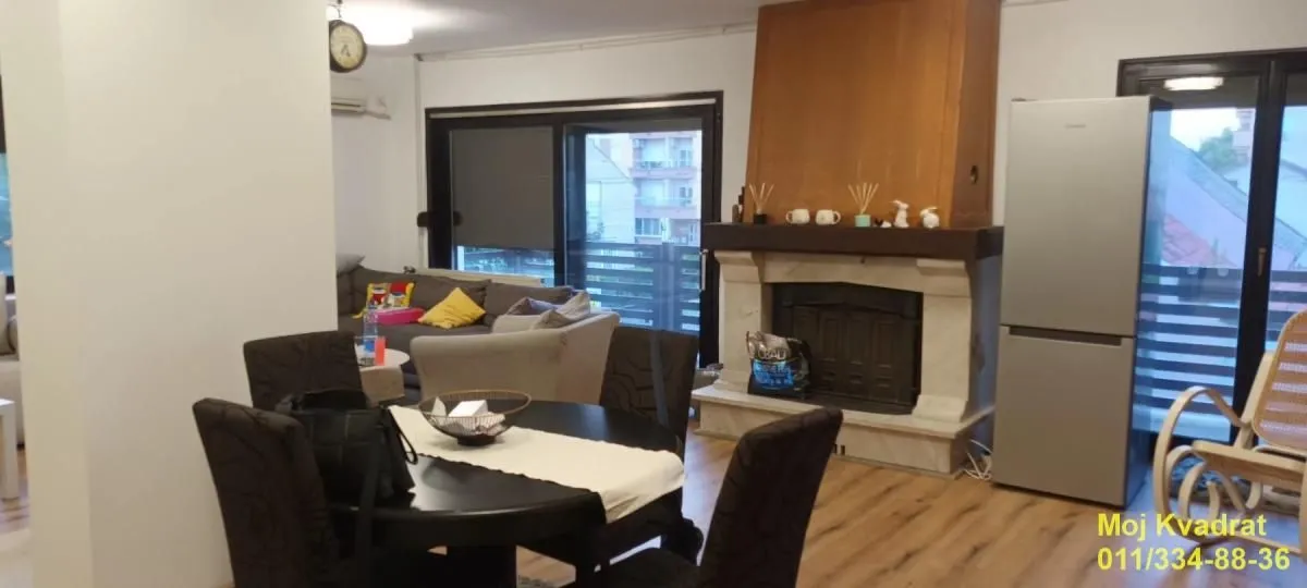 Prodaja, trosoban stan, 111m², Borča 1, Borča Sve Podlokacije