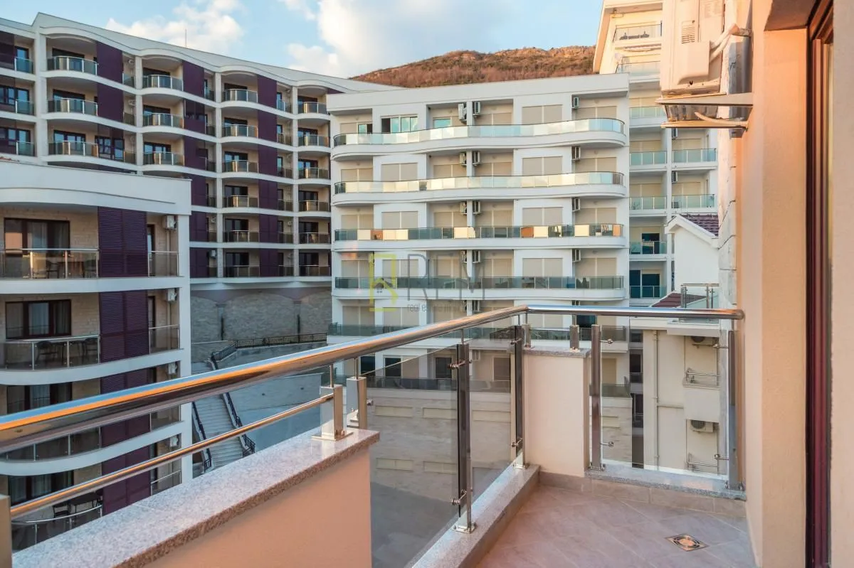 Sale, two bedroom apartment, 89m², Bečići, Budva