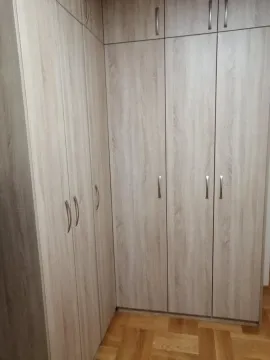 Izdavanje, trosoban stan, 100m², Blok 6, Podgorica - image 12