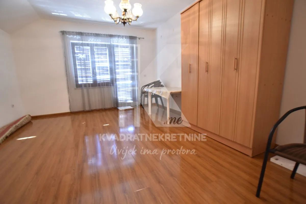 Sale, house, 250m², Zelenika, Podgorica