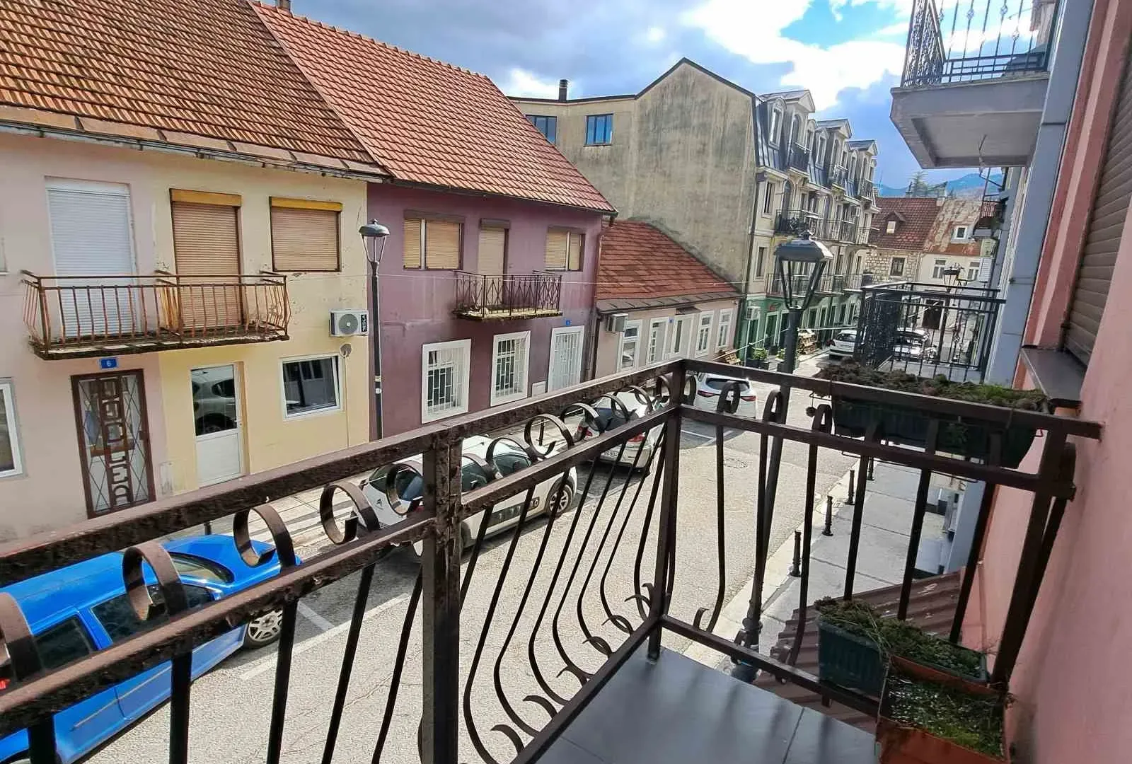 Izdavanje, jednosoban stan, 55m², Centar, Cetinje
