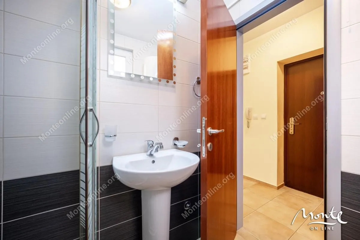 Prodaja, dvosoban stan, 55m², Bečići, Budva