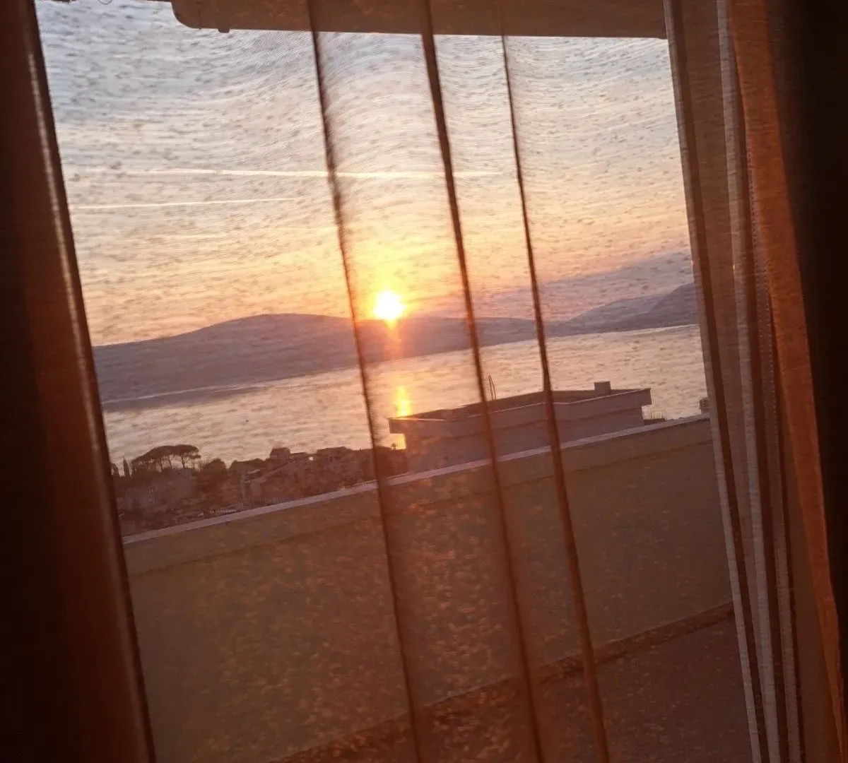 Izdavanje, jednosoban stan, 52m², Donja Lastva, Tivat